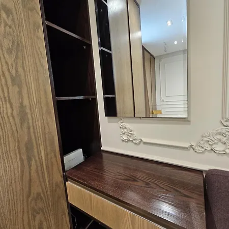 Square 21 Stylish Apartman Tirana